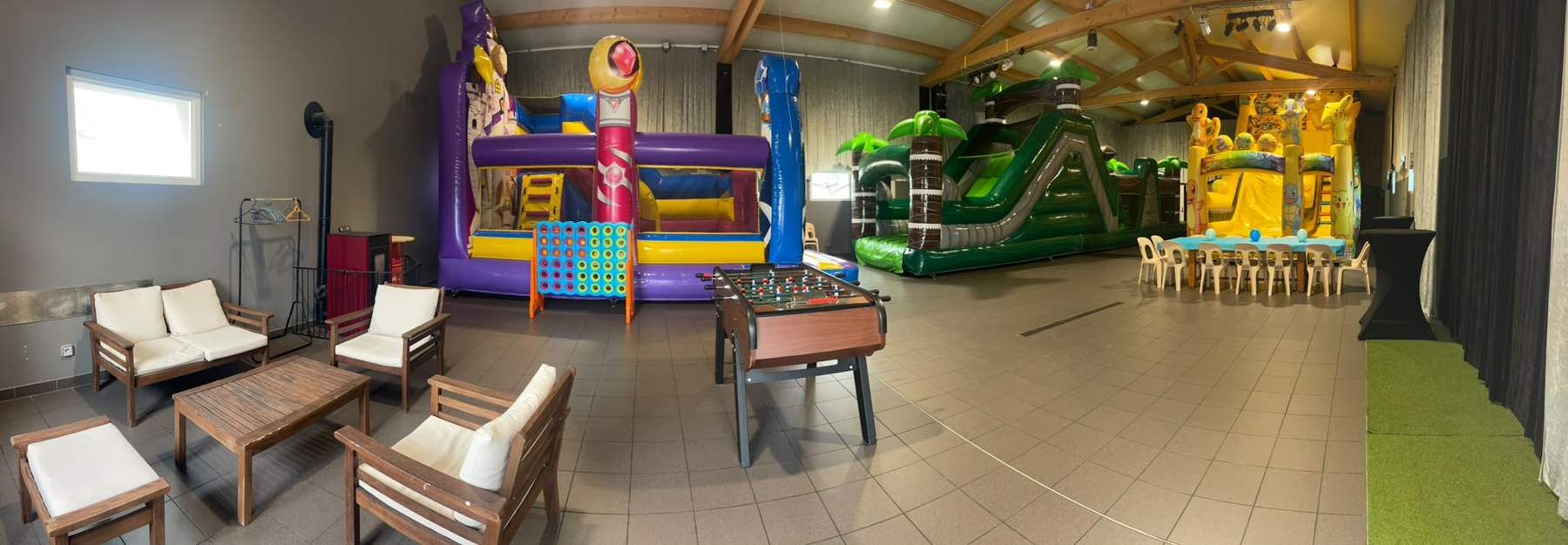 Vue d’ensemble : structures, coin parents et table du goûter